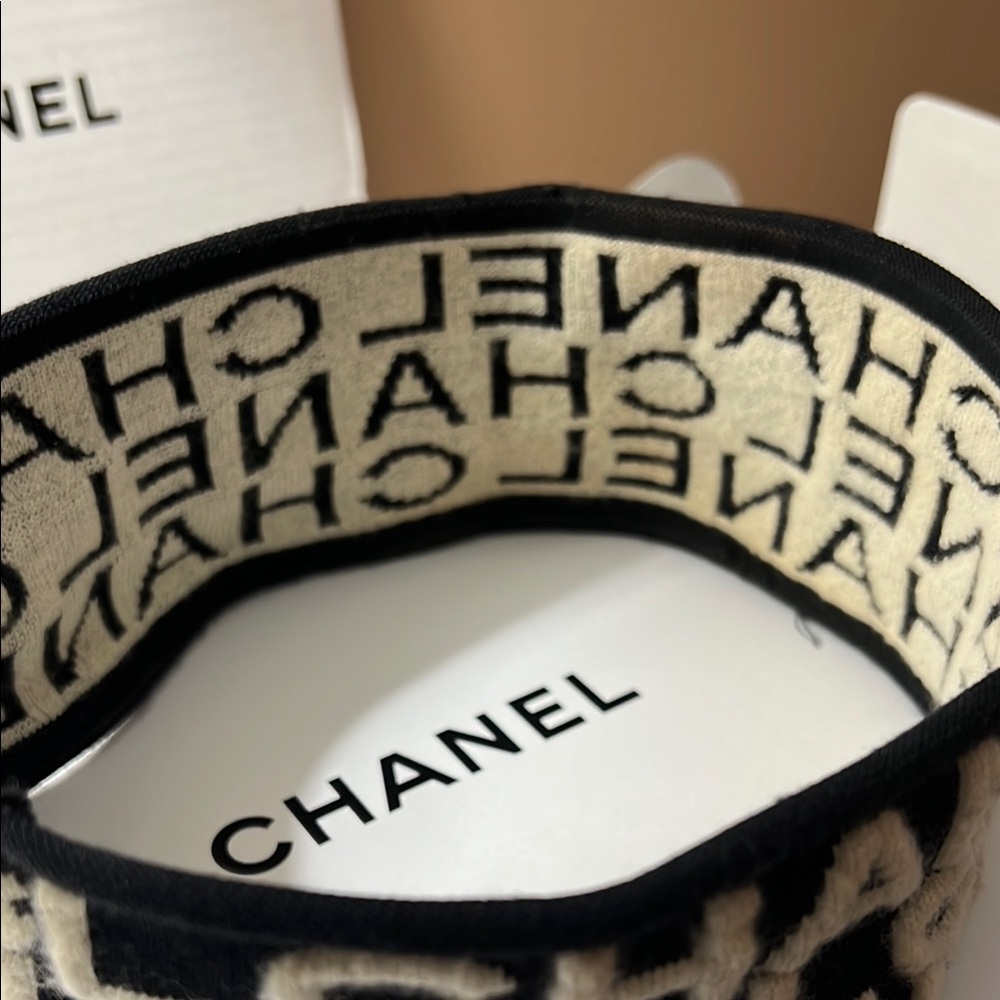CHANEL Black and Cream Headband - Picture 5 of 17